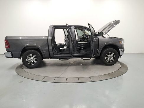 Used 2019 RAM 1500 Laramie AWD/4WD image 17