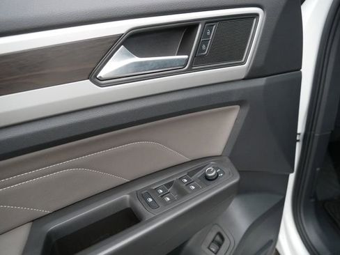 Certified 2023 Volkswagen Atlas SE w/ Panoramic Sunroof Package image 16