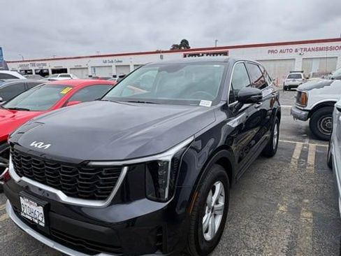 Certified 2025 Kia Sorento LX FWD image 1