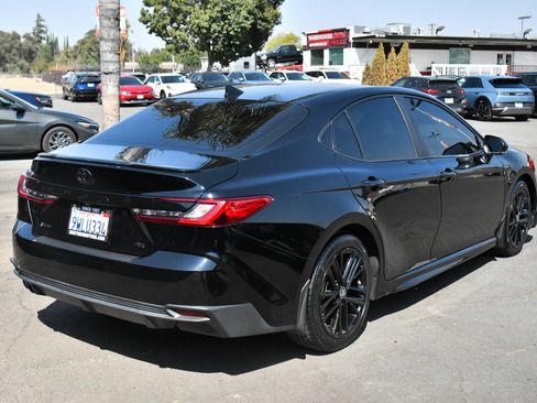 Used 2025 Toyota Camry SE w/ Convenience Package FWD image 8
