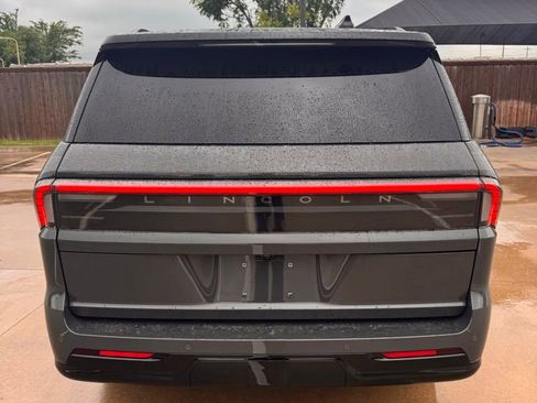 Used 2025 Lincoln Navigator Black Label AWD/4WD image 7