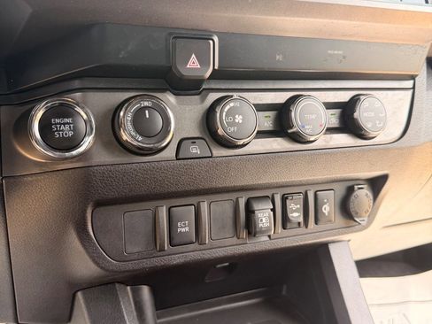 Used 2019 Toyota Tacoma TRD Off-Road AWD/4WD image 22