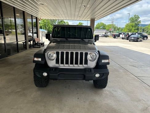Used 2018 Jeep Wrangler Unlimited Sport AWD/4WD image 2