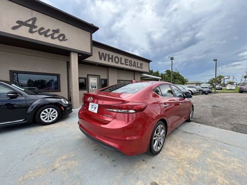 Used 2017 Hyundai Elantra Limited w/ Limited Tech Package 04 FWD image 8