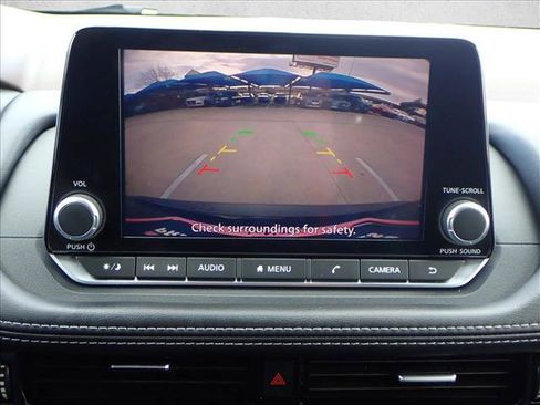 Used 2022 Nissan Rogue SV image 17