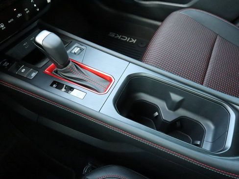New 2025 Nissan Kicks SR image 18