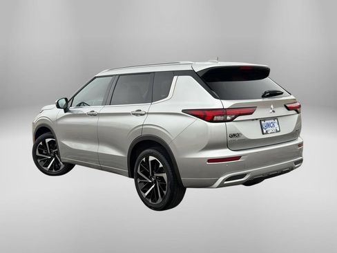 Used 2022 Mitsubishi Outlander SEL image 2