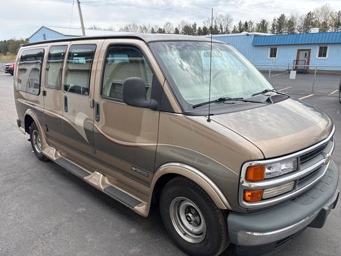 Used 2001 Chevrolet Express 1500 image 3