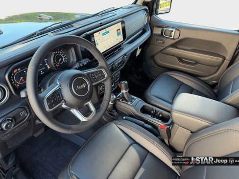 New 2025 Jeep Wrangler Unlimited Sahara AWD/4WD image 9
