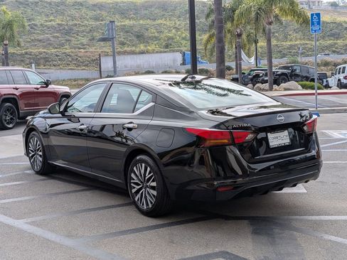 Used 2025 Nissan Altima 2.5 SV image 7