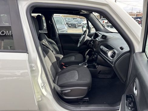 Used 2021 Jeep Renegade Latitude w/ Sun & Sound Group image 30