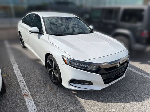 Used 2019 Honda Accord Sport image 2