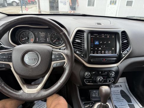 Used 2014 Jeep Cherokee Latitude w/ Cold Weather Group FWD image 12