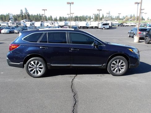Used 2018 Subaru Outback 2.5i Touring AWD/4WD image 6