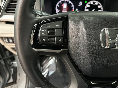 Used 2025 Honda Odyssey Touring image 14