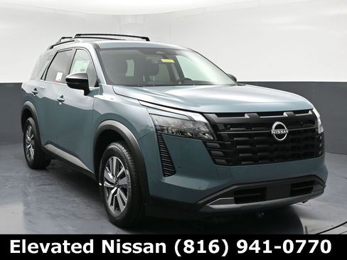 New 2026 Nissan Pathfinder SL image 1