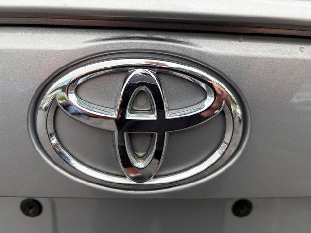Used 2019 Toyota RAV4 XLE FWD image 11