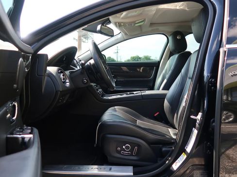 Used 2016 Jaguar XJ R-Sport image 16