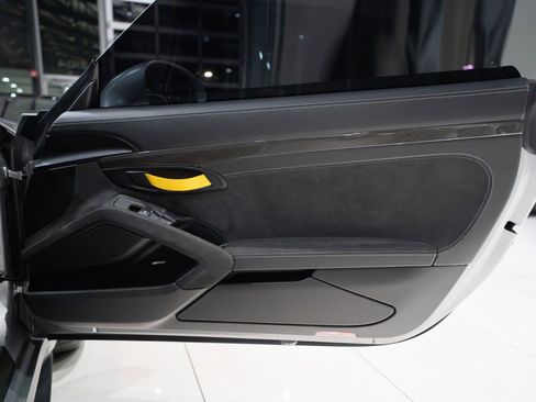 Used 2018 Porsche 911 GT2 RS image 27