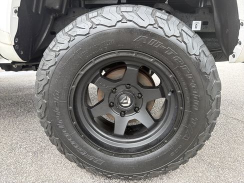 Used 2022 Toyota Tacoma SR5 w/ Technology Package RWD image 20