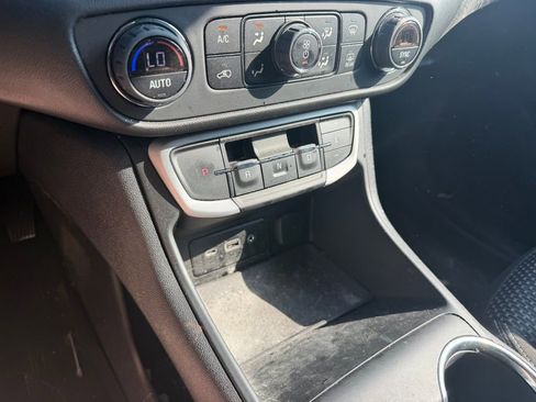 Used 2022 GMC Terrain SLE w/ Driver Convenience Package image 20