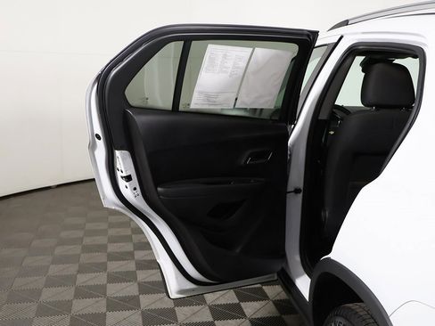 Used 2020 Chevrolet Trax LT image 17