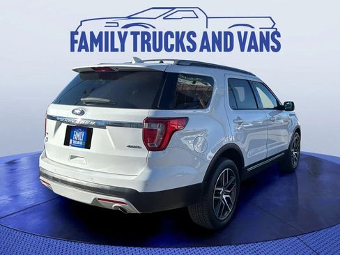 Used 2017 Ford Explorer XLT w/ Equipment Group 202A image 5