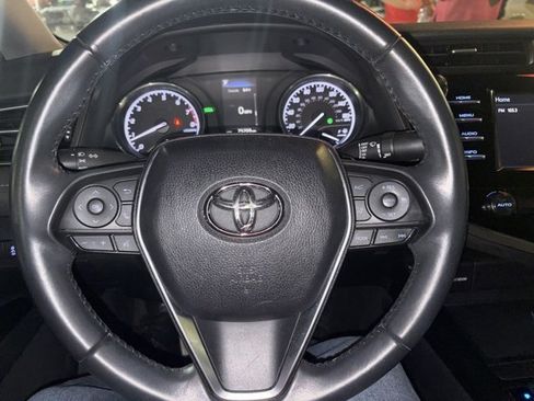 Used 2018 Toyota Camry SE image 9