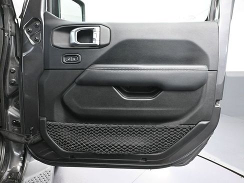 Used 2018 Jeep Wrangler Unlimited Sahara image 45