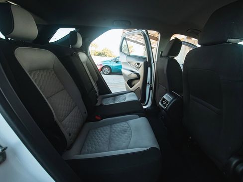 Used 2018 Chevrolet Equinox LS image 15