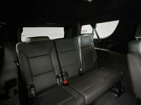 Used 2025 Chevrolet Suburban Premier AWD/4WD image 31