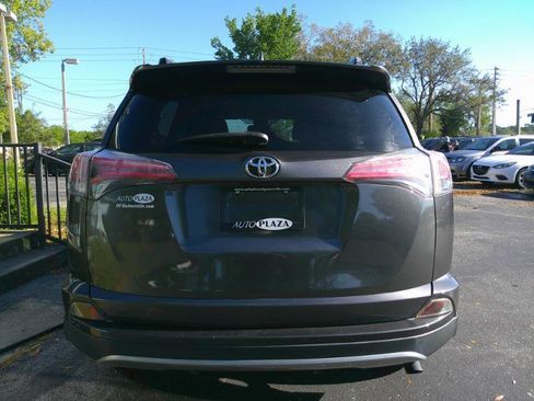 Used 2018 Toyota RAV4 XLE image 6