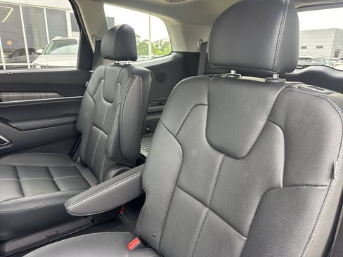 Used 2024 Kia Telluride SX w/ Towing Package FWD image 28