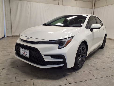 New 2026 Toyota Corolla SE image 3