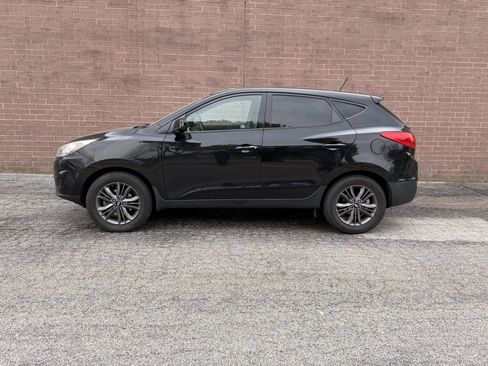 Used 2015 Hyundai Tucson GLS w/ Option Group 02 FWD image 2