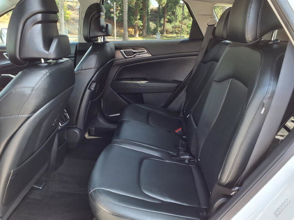 Certified 2025 Kia Sportage EX FWD image 11