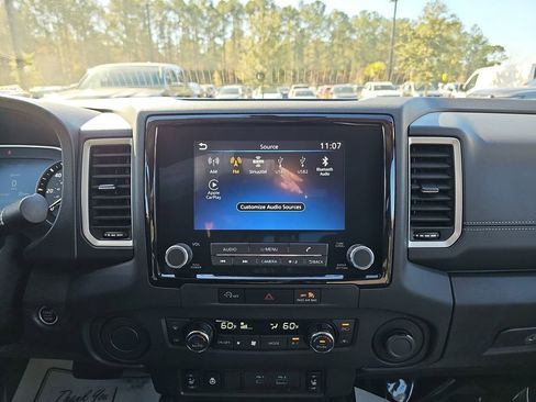 Used 2024 Nissan Frontier SV image 25
