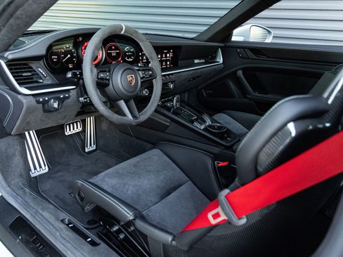 Certified 2024 Porsche 911 Dakar image 4