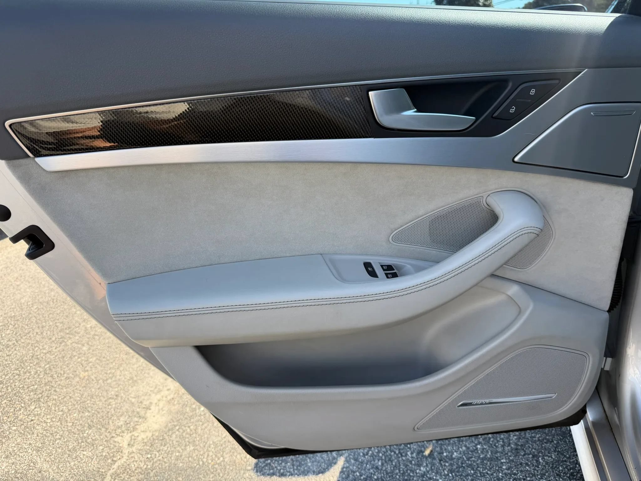 Used 2013 Audi S8 AWD/4WD image 17