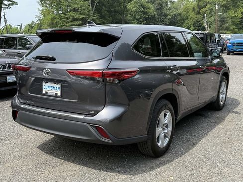 Used 2020 Toyota Highlander LE FWD image 2