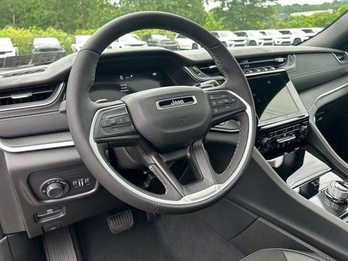 New 2025 Jeep Grand Cherokee 4WD image 6