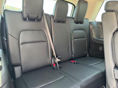 Used 2025 Nissan Pathfinder SL FWD image 12