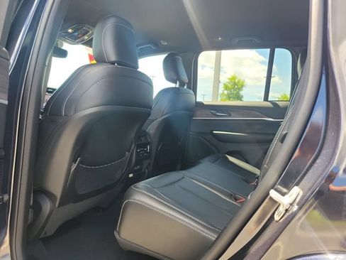 Used 2024 Jeep Grand Cherokee Limited w/ Black Appearance Package RWD image 12