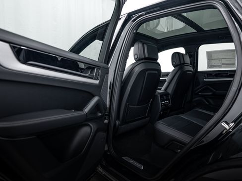 Certified 2026 Porsche Cayenne AWD/4WD image 21
