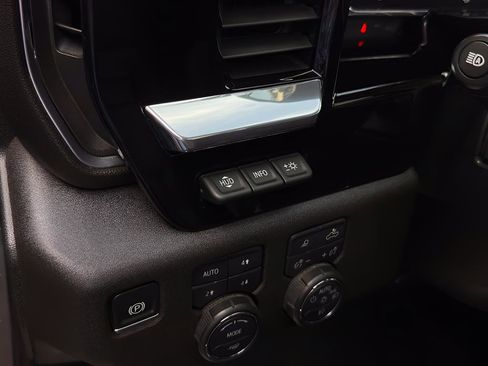 Used 2025 Chevrolet Silverado 2500 LTZ w/ LTZ Plus Package image 18