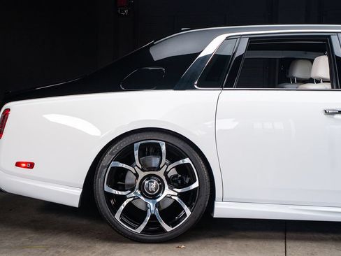 Used 2022 Rolls-Royce Phantom Sedan w/ The Phantom Package RWD image 19