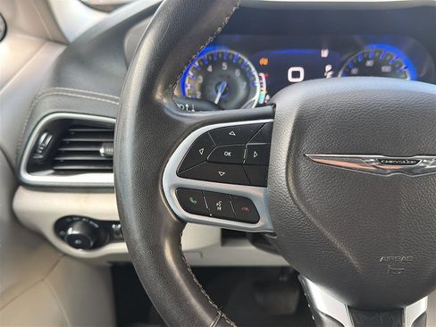 Used 2022 Chrysler Pacifica Touring-L FWD image 23