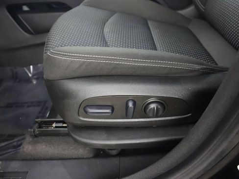 Used 2022 GMC Terrain SLE w/ Driver Convenience Package image 29