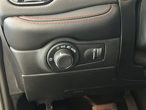 Used 2024 Dodge Durango GT w/ Blacktop Package AWD/4WD image 18