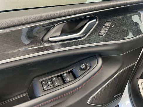 Used 2022 Jeep Grand Cherokee Trailhawk w/ Luxury Tech Group III image 15